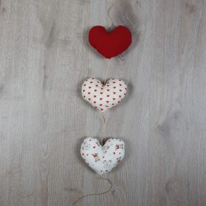 Guirlande de cœurs en coton, tons rouges