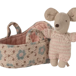 Bébé Souris dans son Couffin Rose