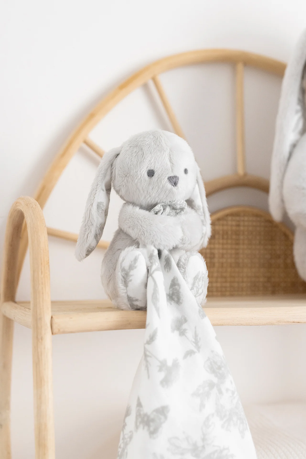 Peluche Doudou Lapin Toile de Jouy Gris – Image 2