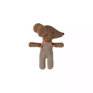 Bébé souris dans sa boîte d&rsquo;allumettes rose